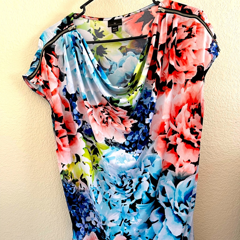 Floral blouse, zippered sleeve